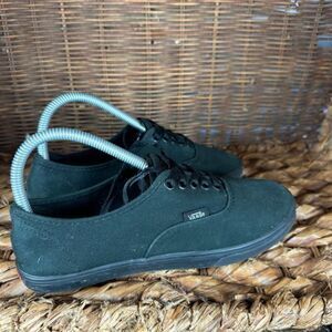 Vans Sz 6 Men's Black Low Top Lace Up Canvas Sneakers